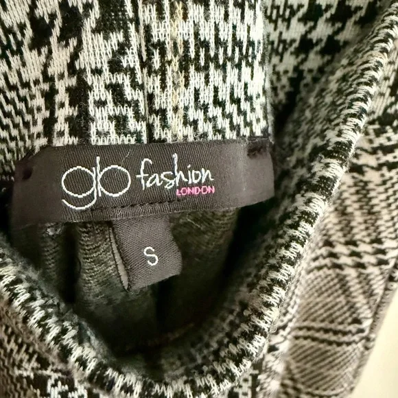 Houndstooth Plaid Skater Skirt - Picture 2 of 4